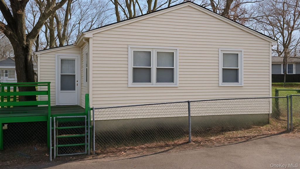 56 Woodcliff Trail, Baiting Hollow, NY 11933