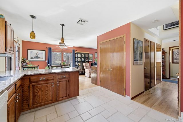 287 Peconic Terrace, Calverton, NY 11933