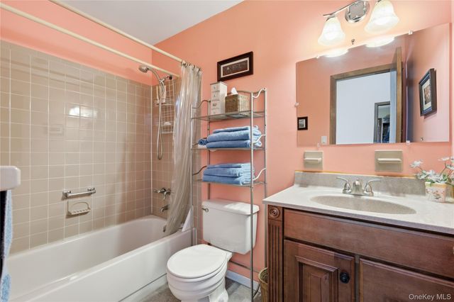 287 Peconic Terrace, Calverton, NY 11933