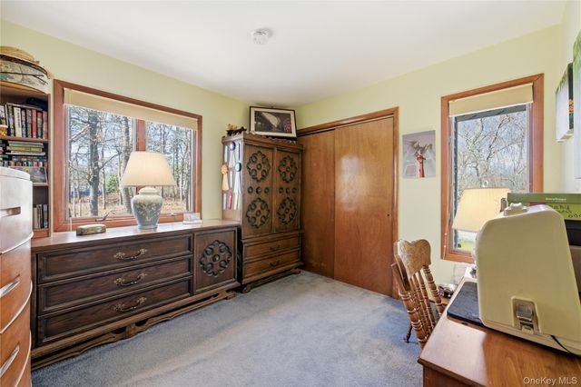 287 Peconic Terrace, Calverton, NY 11933