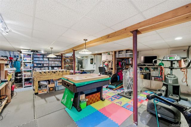 287 Peconic Terrace, Calverton, NY 11933