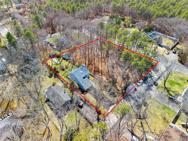 287 Peconic Terrace, Calverton, NY 11933