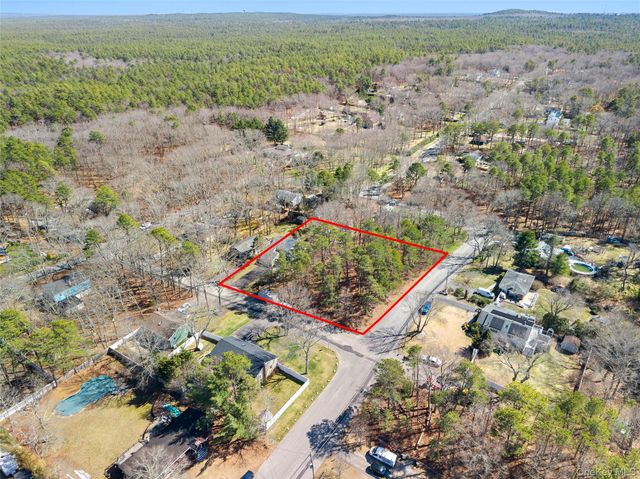 287 Peconic Terrace, Calverton, NY 11933