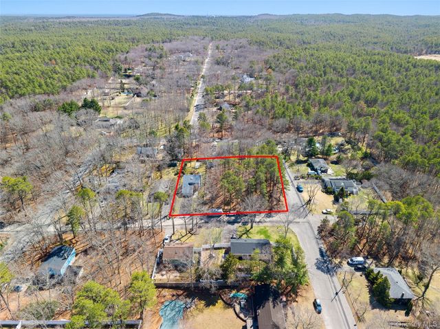 287 Peconic Terrace, Calverton, NY 11933