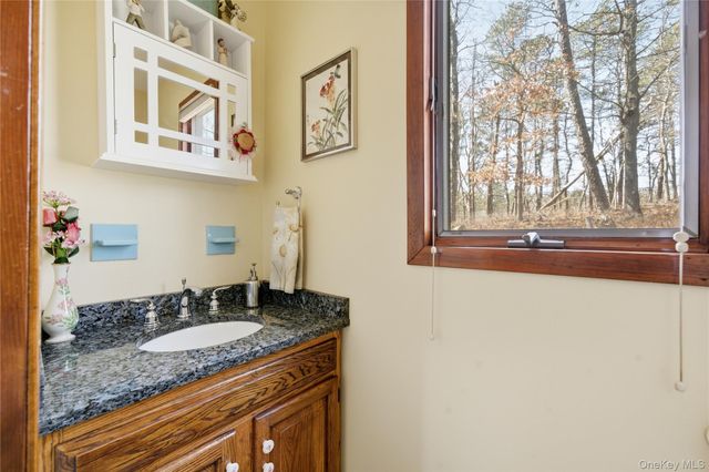 287 Peconic Terrace, Calverton, NY 11933