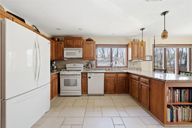 287 Peconic Terrace, Calverton, NY 11933