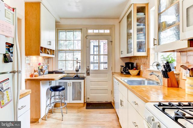 4438 GARRISON ST NW, Washington, DC 20016