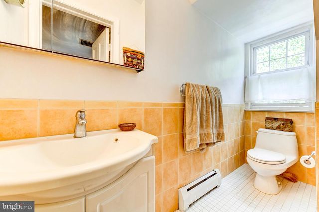 4438 GARRISON ST NW, Washington, DC 20016