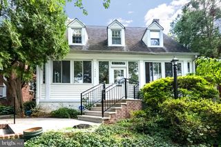 4438 GARRISON ST NW, Washington, DC 20016