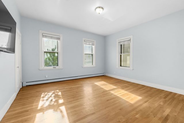 674 Saratoga 1A, Boston, MA 02128