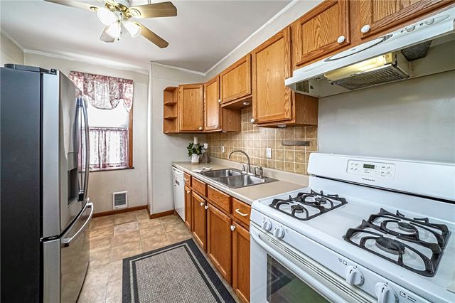 1614 5th Ave, Beaver Falls, PA 15010