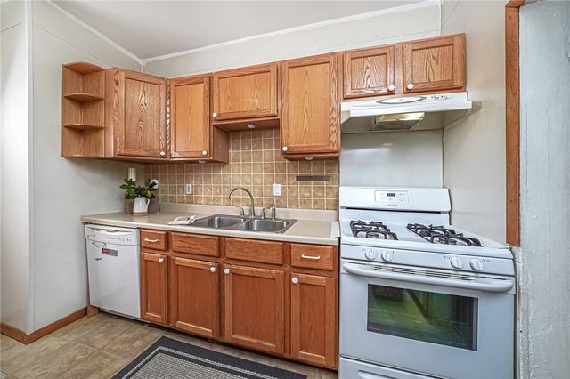 1614 5th Ave, Beaver Falls, PA 15010