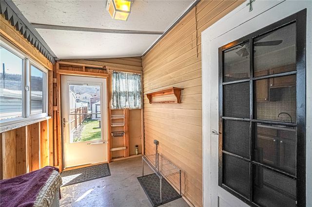 1614 5th Ave, Beaver Falls, PA 15010
