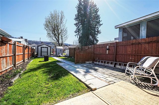 1614 5th Ave, Beaver Falls, PA 15010