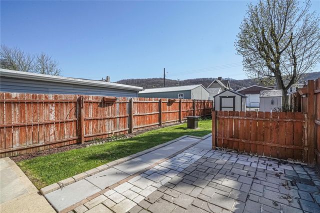 1614 5th Ave, Beaver Falls, PA 15010