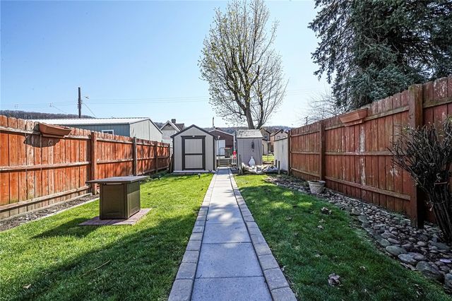 1614 5th Ave, Beaver Falls, PA 15010