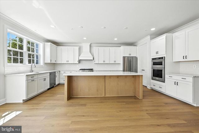 100 VILLABROOK WAY, Baltimore, MD 21212