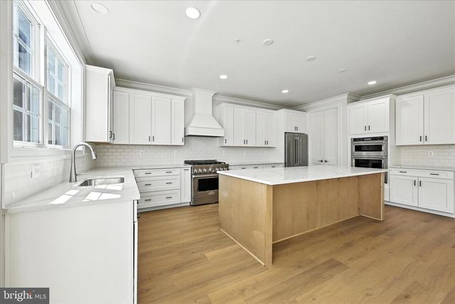 100 VILLABROOK WAY, Baltimore, MD 21212