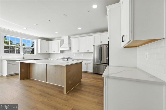 100 VILLABROOK WAY, Baltimore, MD 21212