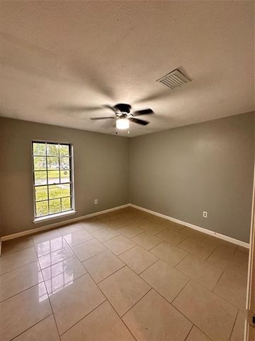 738 Beachcomber Lane, Houston, TX 77062