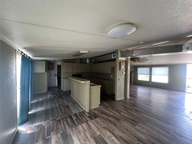 120 Pine Ridge Circle, Southmayd, TX 75092