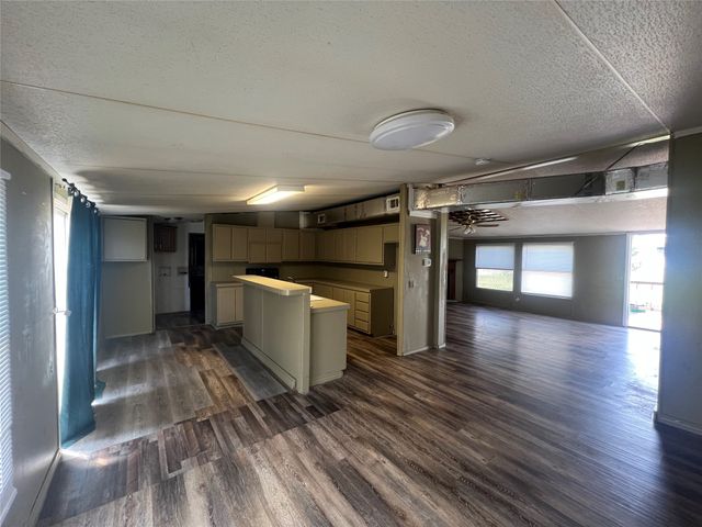 120 Pine Ridge Circle, Southmayd, TX 75092