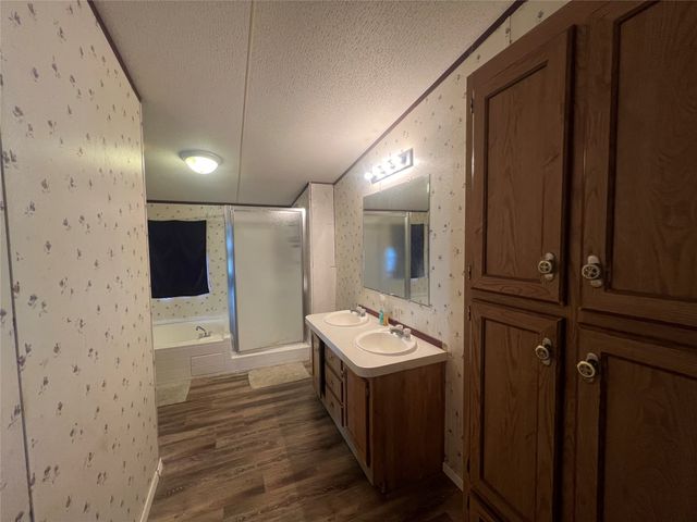 120 Pine Ridge Circle, Southmayd, TX 75092