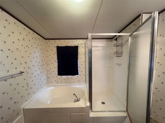 120 Pine Ridge Circle, Southmayd, TX 75092