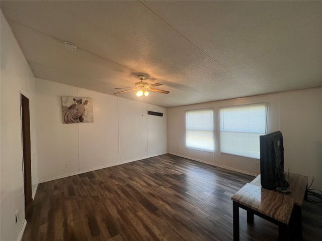 120 Pine Ridge Circle, Southmayd, TX 75092