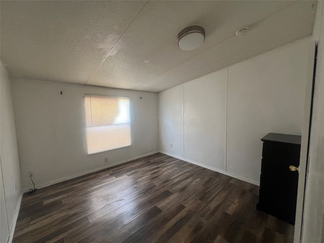 120 Pine Ridge Circle, Southmayd, TX 75092
