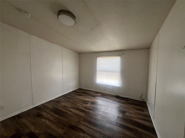 120 Pine Ridge Circle, Southmayd, TX 75092