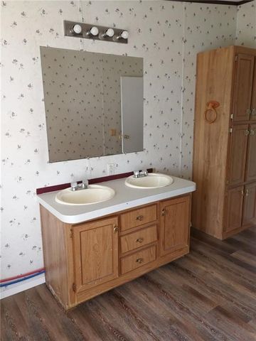 120 Pine Ridge Circle, Southmayd, TX 75092