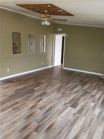 120 Pine Ridge Circle, Southmayd, TX 75092