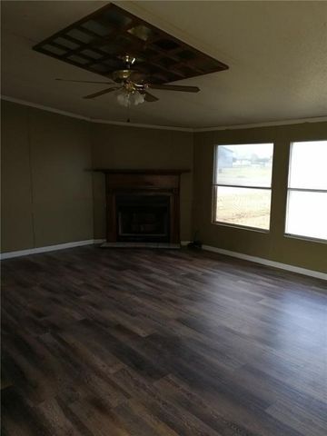 120 Pine Ridge Circle, Southmayd, TX 75092