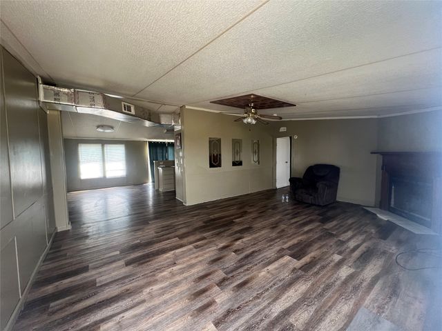 120 Pine Ridge Circle, Southmayd, TX 75092