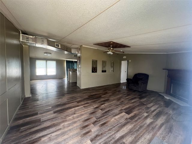 120 Pine Ridge Circle, Southmayd, TX 75092