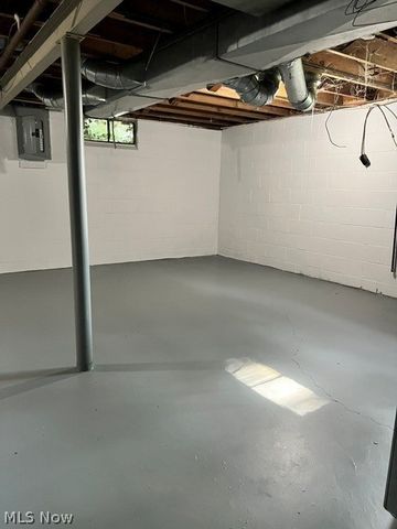 814 Laird, Warren, OH 44483