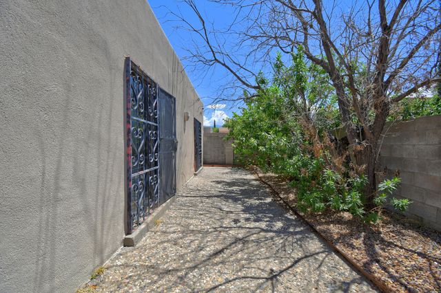 8906 Spain Road NE, Albuquerque, NM 87111