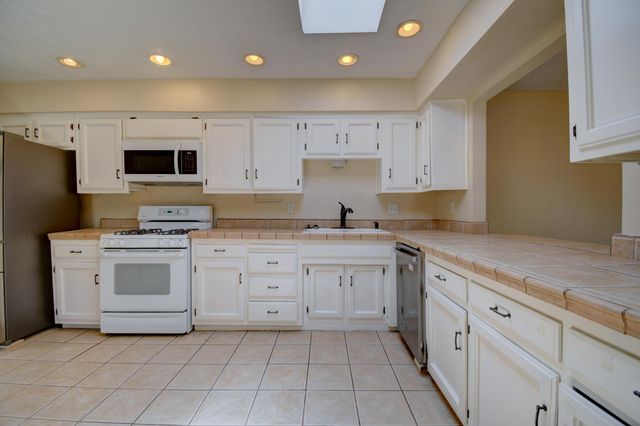 8906 Spain Road NE, Albuquerque, NM 87111