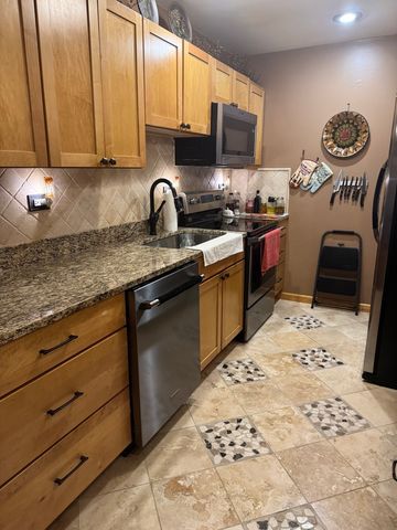 832 E Old Willow Road 103, Prospect Heights, IL 60070