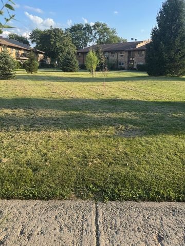 832 E Old Willow Road 103, Prospect Heights, IL 60070