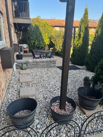 832 E Old Willow Road 103, Prospect Heights, IL 60070