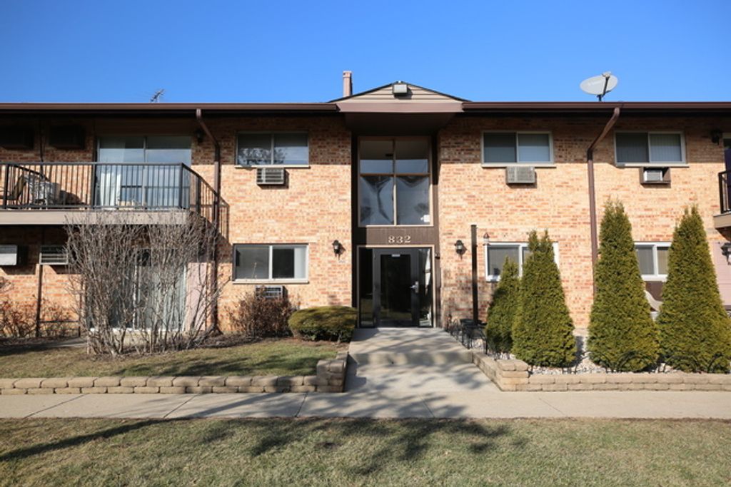 832 E Old Willow Road 103, Prospect Heights, IL 60070