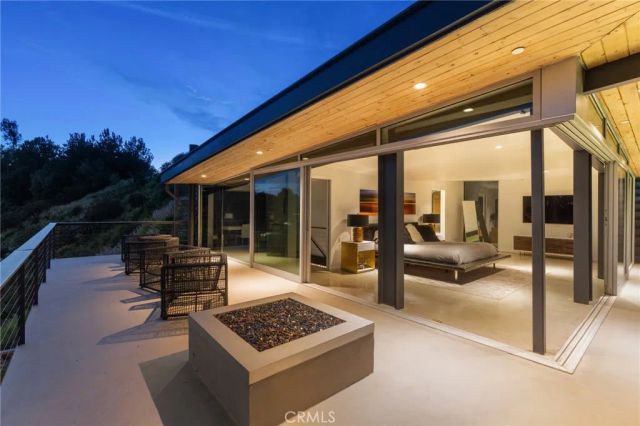 2917 Durand Drive, Los Angeles, CA 90068