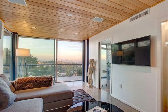 2917 Durand Drive, Los Angeles, CA 90068