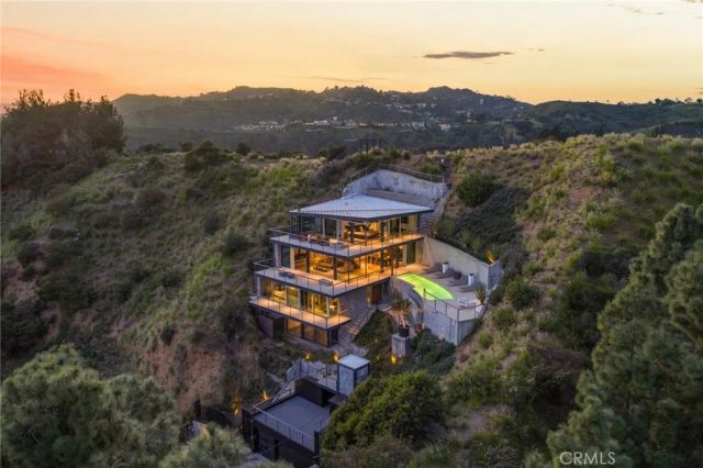 2917 Durand Drive, Los Angeles, CA 90068