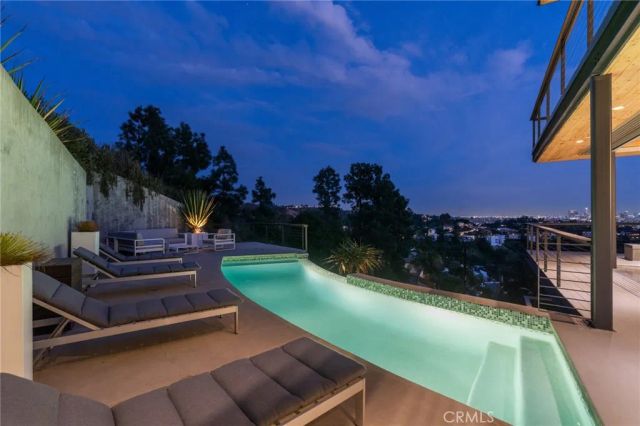 2917 Durand Drive, Los Angeles, CA 90068
