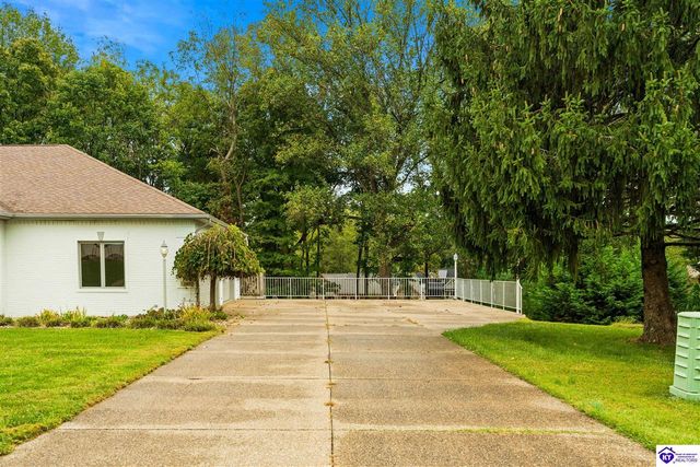 707 Foxfire Road, Elizabethtown, KY 42701