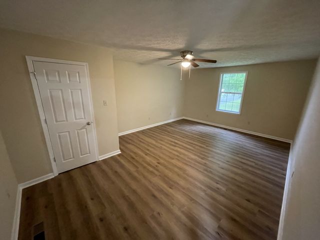 641 Airport Rd, Portland, TN 37148
