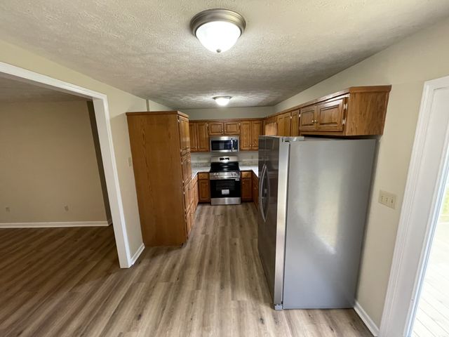 641 Airport Rd, Portland, TN 37148